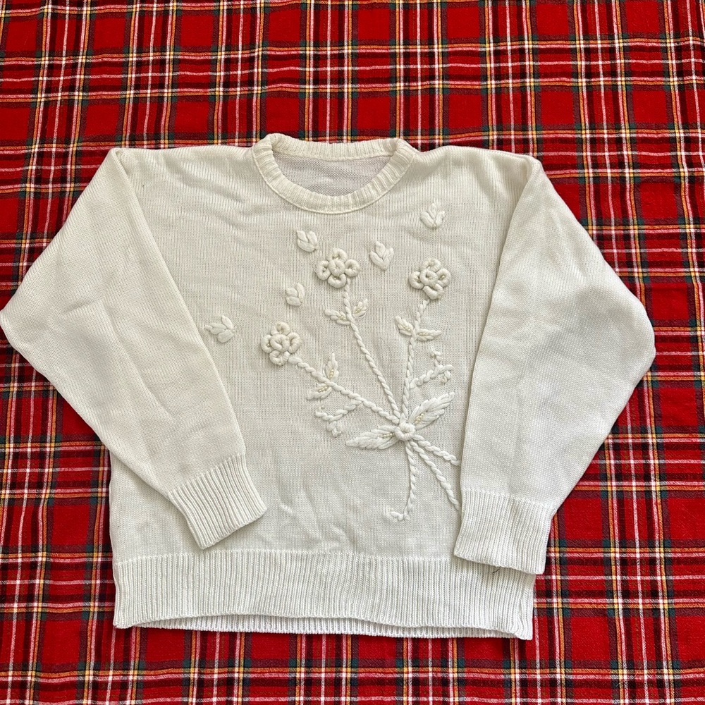 🤍 VINTAGE 80’s WHITE EMBROIDERED FLORAL CREWNECK HOLIDAY SWEATER 🤍